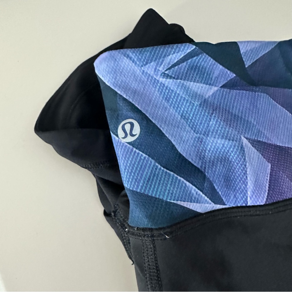 Lululemon Black and Teal Patterned Leggings